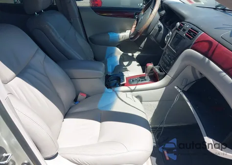 2002 Lexus Es 300 z USA, uszkodzony, nr VIN JTHBF30G420012742